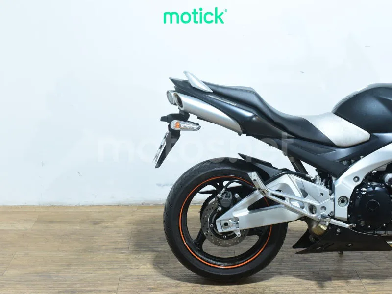 Suzuki GSR600 - Vista 3