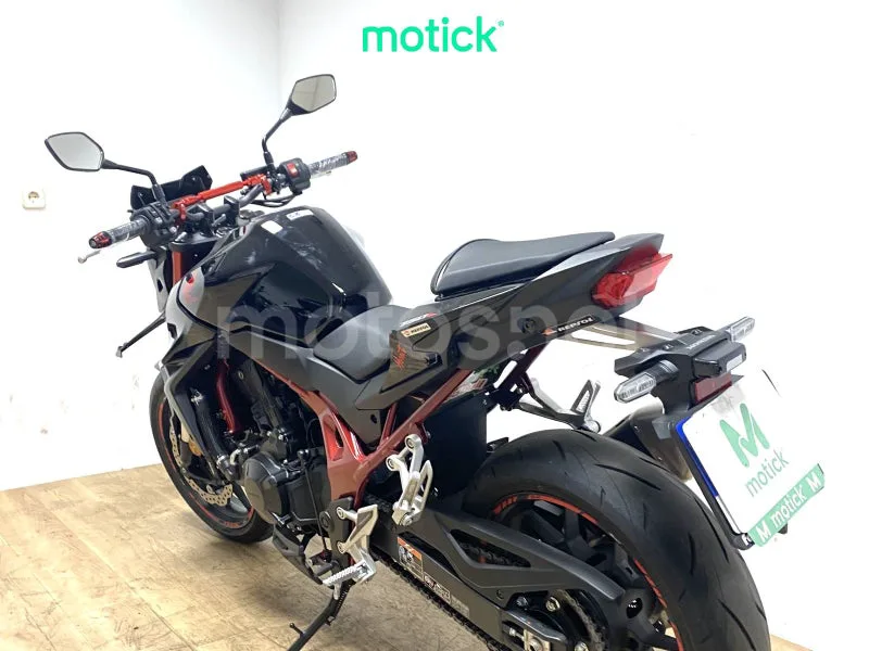 Honda CB750 Hornet - Vista 5