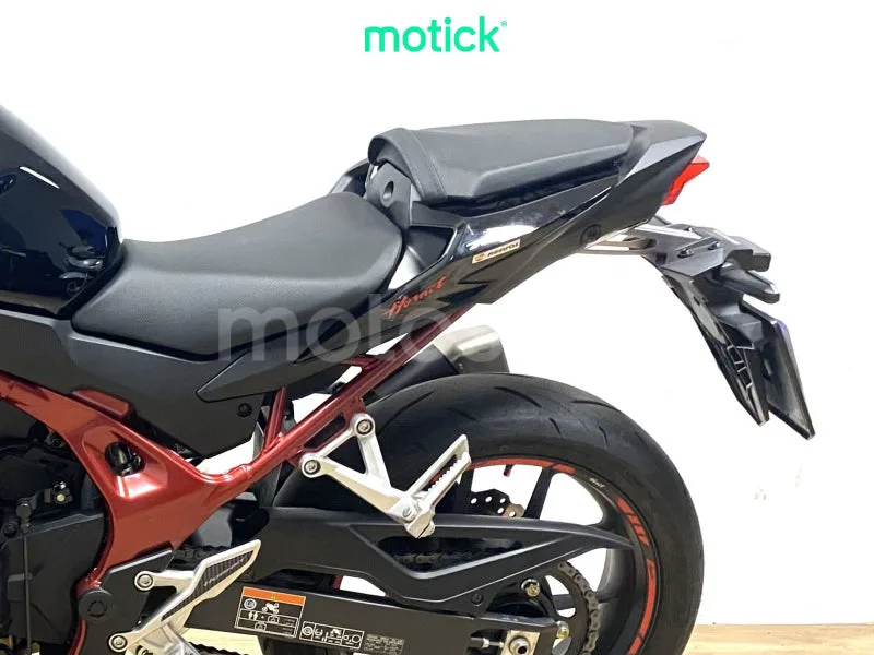 Honda CB750 Hornet - Vista 8