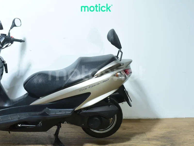 Suzuki Burgman 200 - Vista 9
