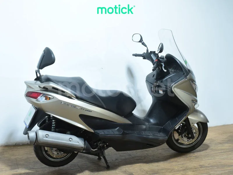 Suzuki Burgman 200 - Vista 10