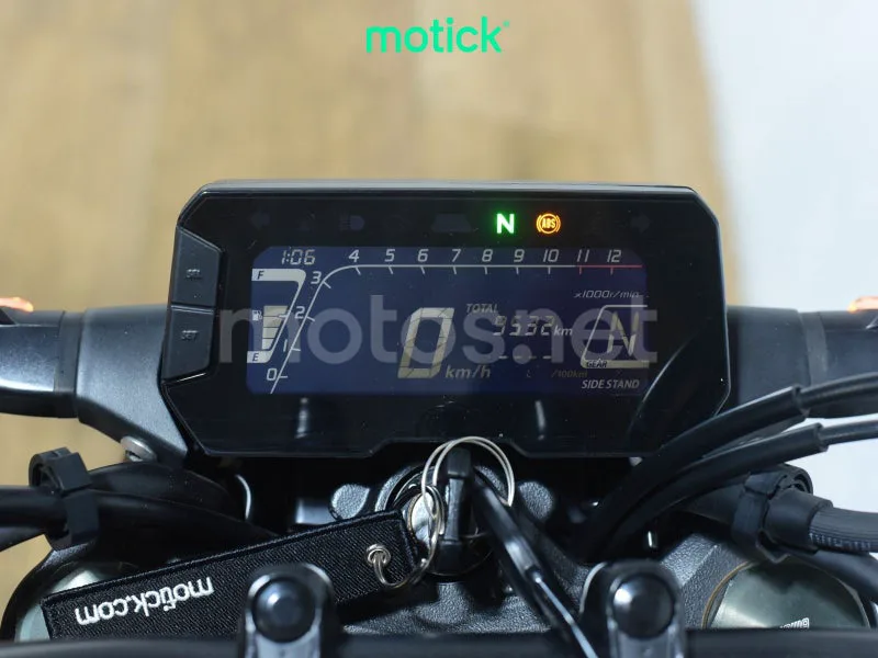 Honda CB125R - Vista 5