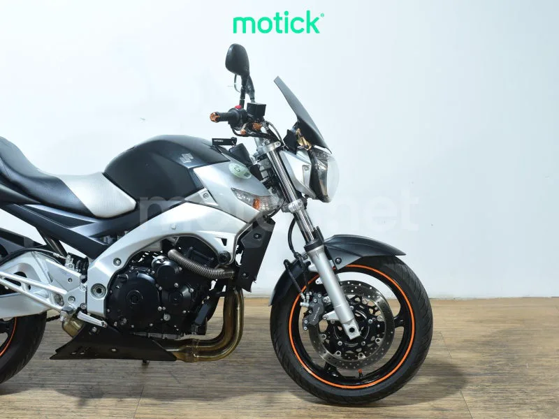 Suzuki GSR600 - Vista 4