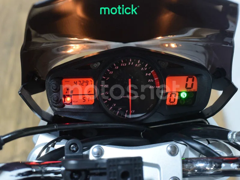 Suzuki GSR600 - Vista 5