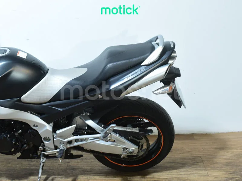 Suzuki GSR600 - Vista 9