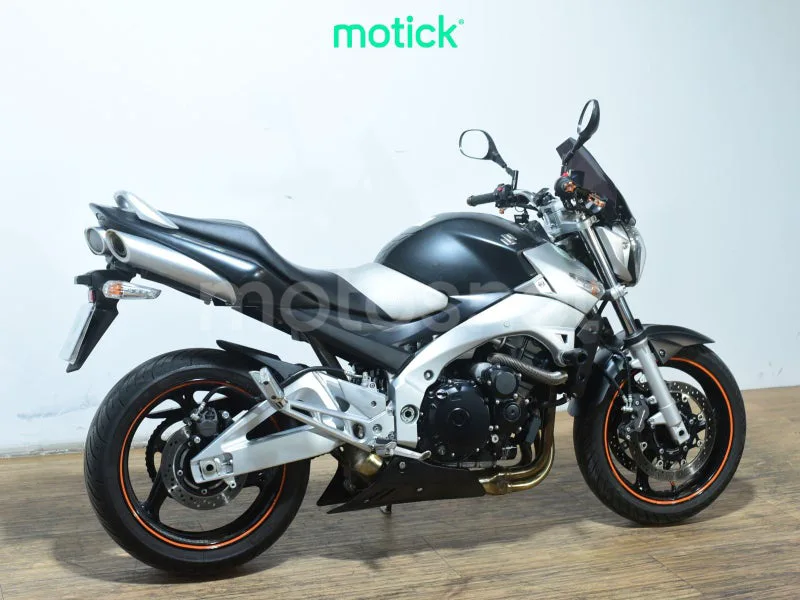 Suzuki GSR600 - Vista 10