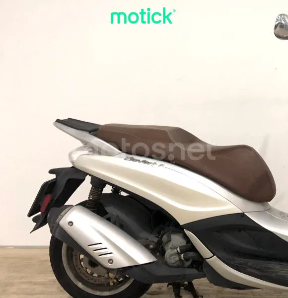 Piaggio Beverly 300 - Vista 3