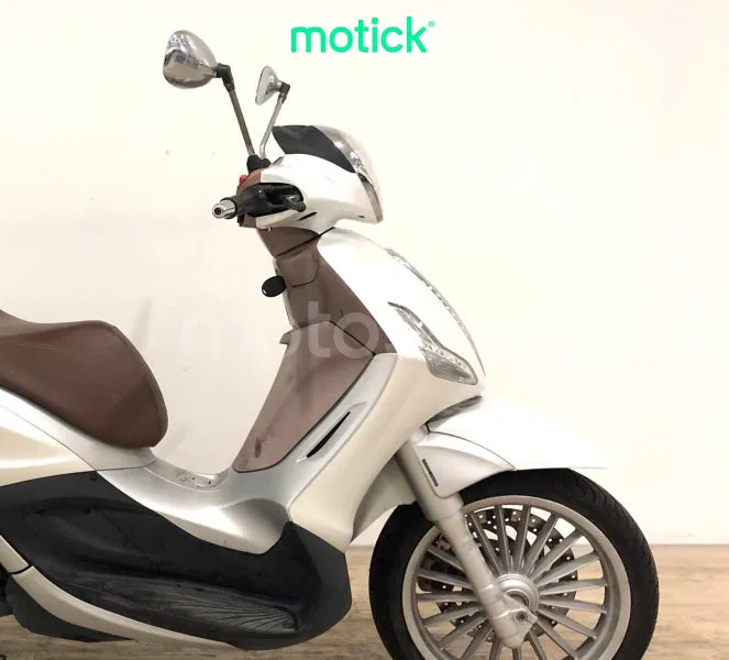 Piaggio Beverly 300 - Vista 4