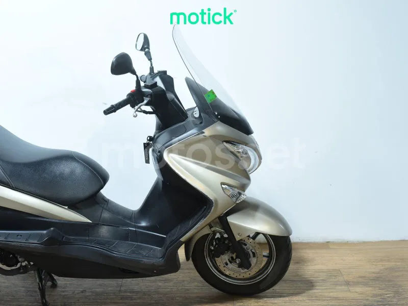 Suzuki Burgman 200 - Vista 4