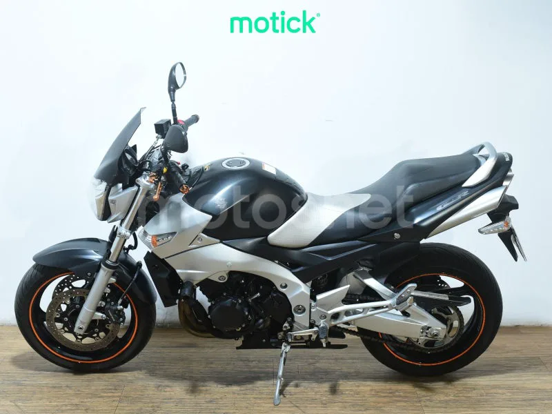 Suzuki GSR600 - Vista 7