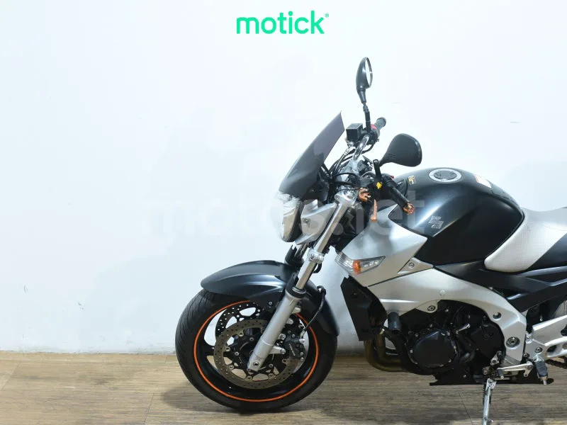 Suzuki GSR600 - Vista 8