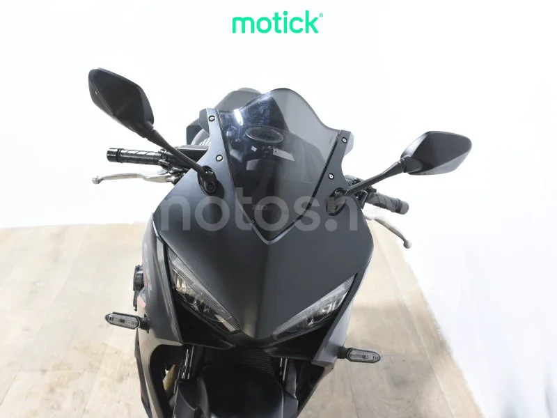 Honda CBR650R - Vista 10