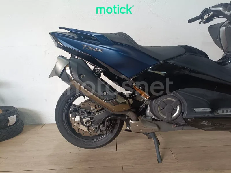 Yamaha TMAX - Vista 3
