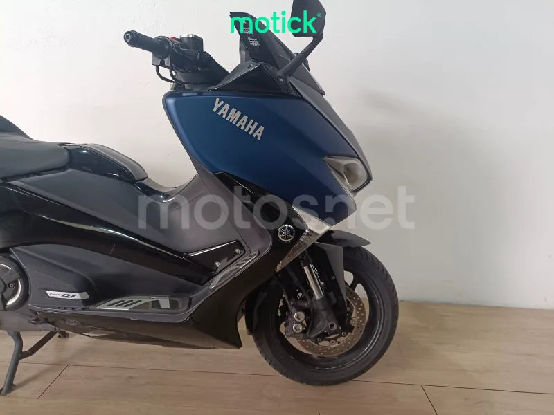 Yamaha TMAX - Vista 4