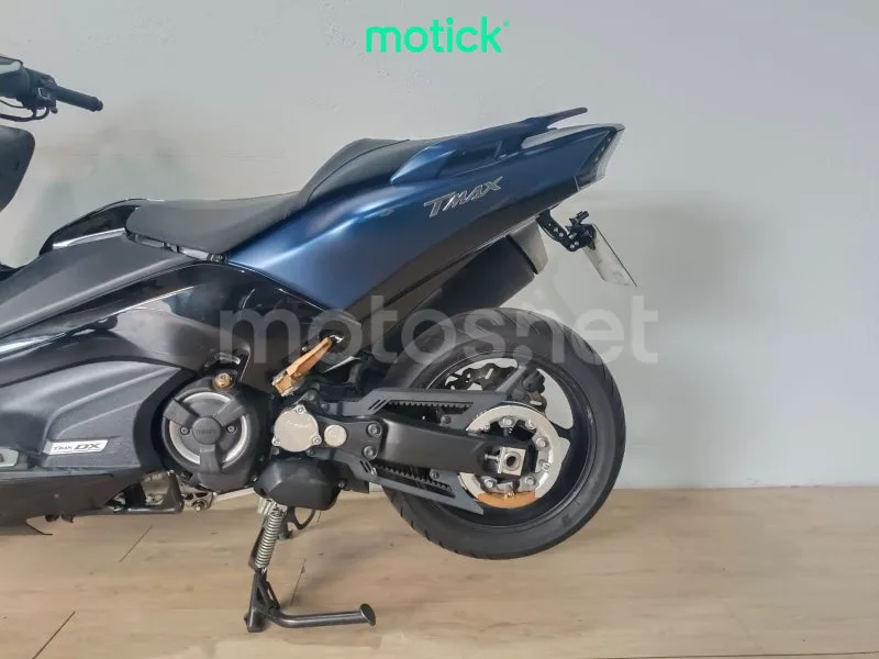 Yamaha TMAX - Vista 8