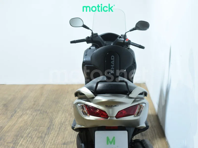 Suzuki Burgman 200 - Vista 6