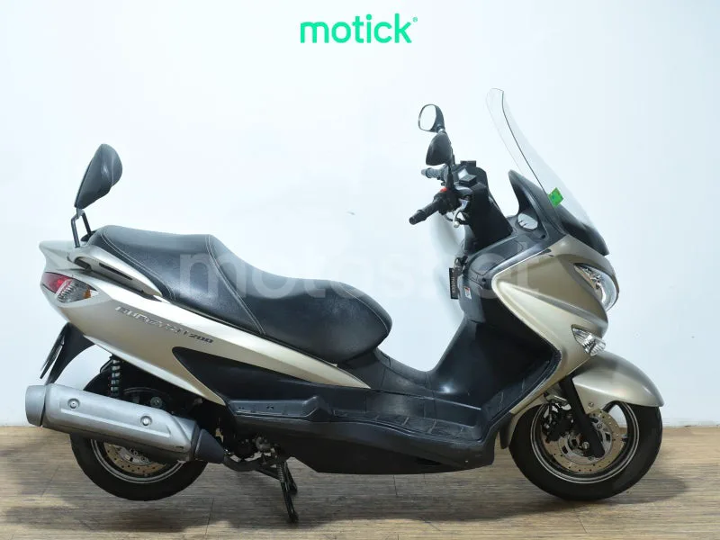 Suzuki Burgman 200 2590 € 2015 Madrid - 2