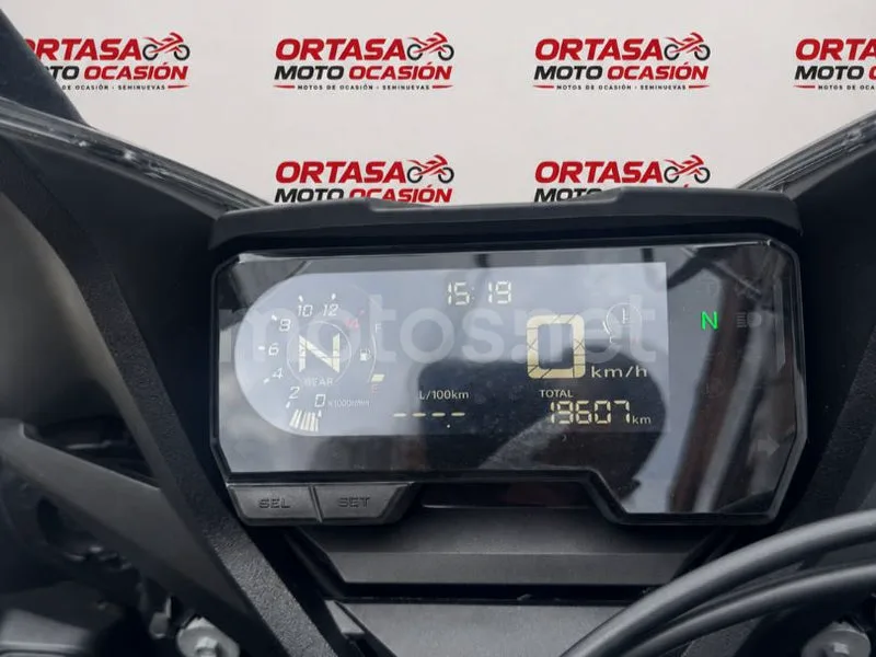 Honda CBR650R - Vista 6