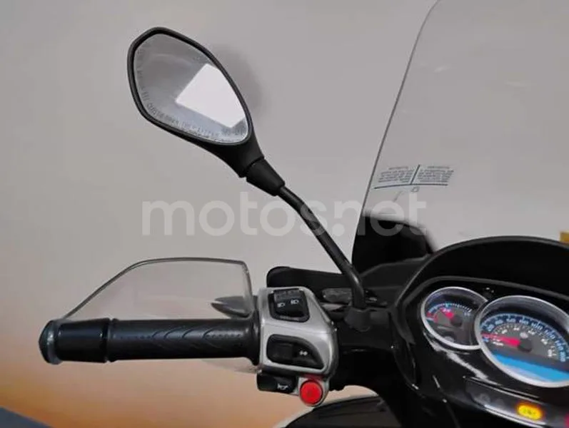 Piaggio MP3 - Vista 11