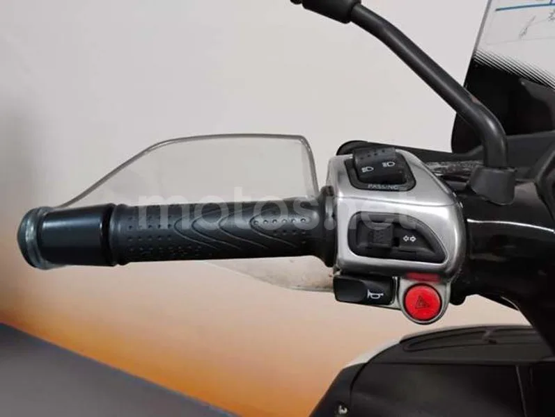 Piaggio MP3 - Vista 12