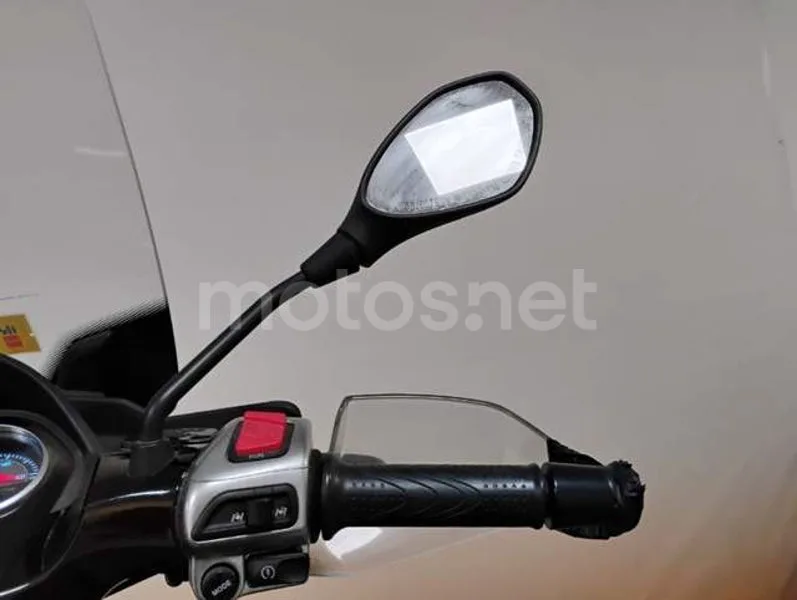 Piaggio MP3 - Vista 15