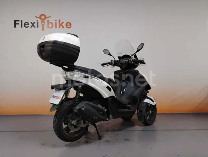 Piaggio MP3 - Vista 4