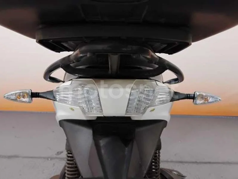 Piaggio MP3 - Vista 6