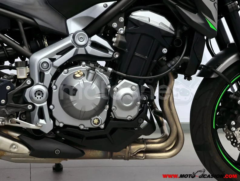 Kawasaki Z900 - Vista 5
