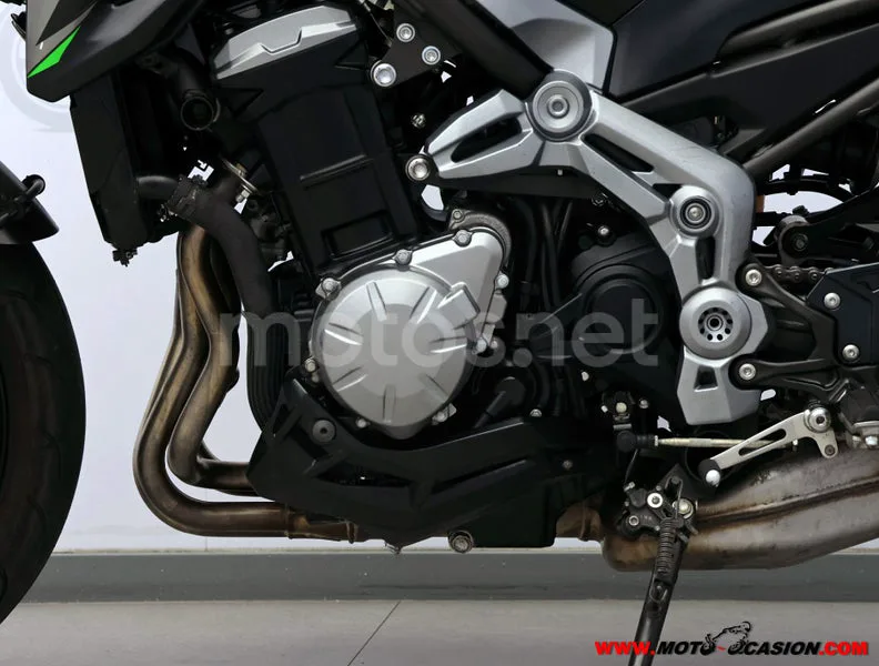Kawasaki Z900 - Vista 10
