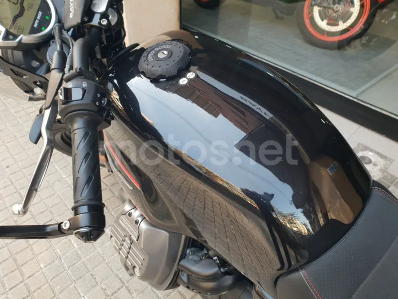 Moto Guzzi V7 - Vista 12