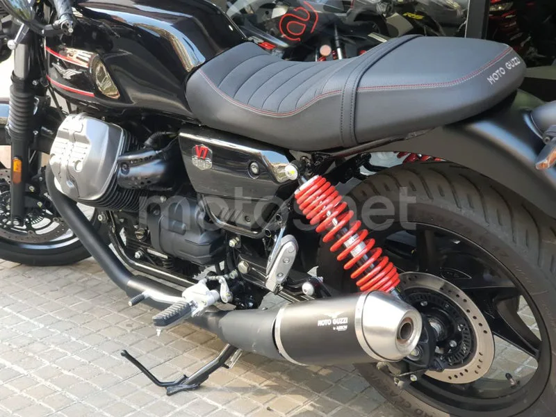 Moto Guzzi V7 - Vista 4