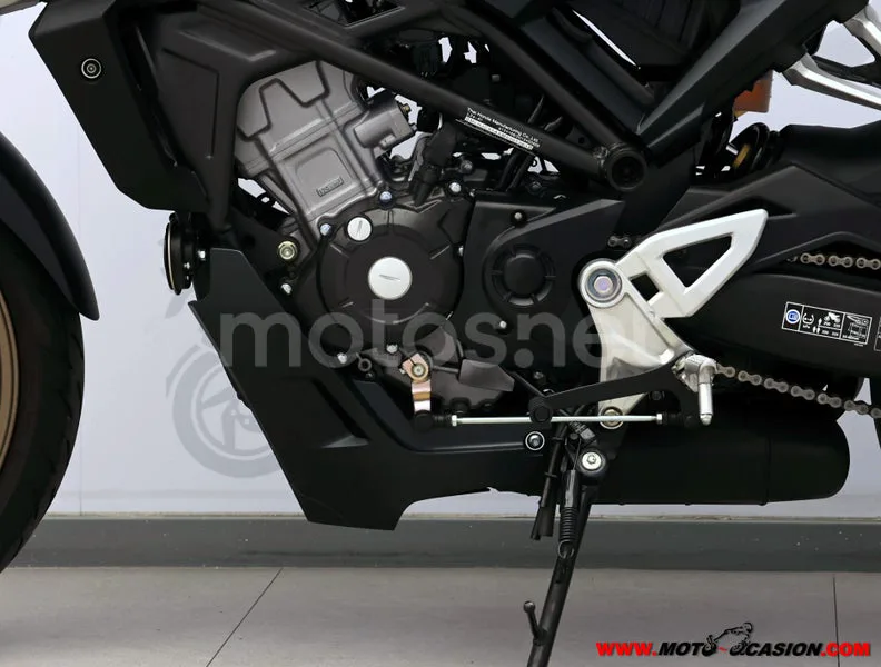 Honda CB125R - Vista 10
