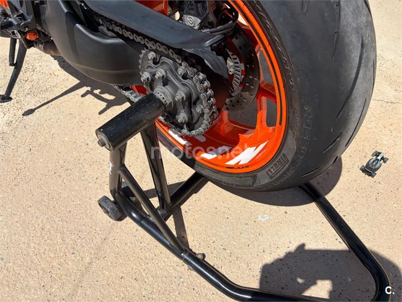 KTM 1290 Super Duke R - Vista 3