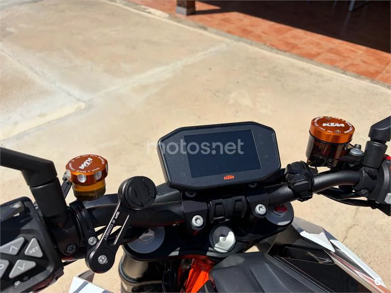KTM 1290 Super Duke R - Vista 6