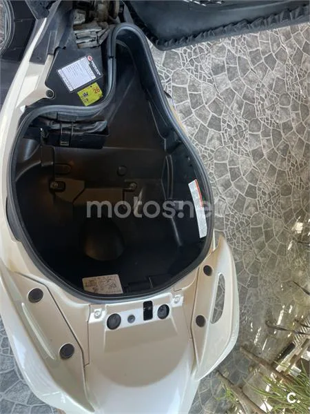 Suzuki Burgman 125 - Vista 6