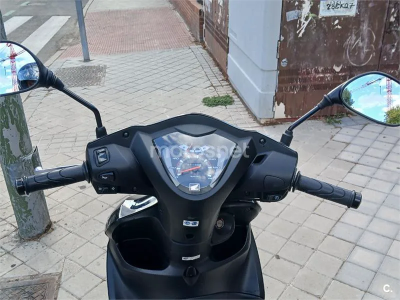Honda Vision 110 - Vista 6