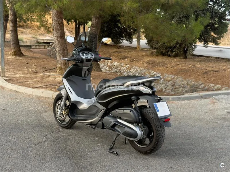 Piaggio Beverly Sport Touring 350 - Vista 13