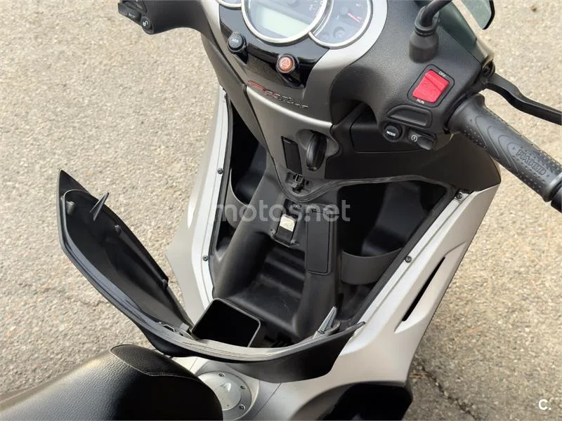 Piaggio Beverly Sport Touring 350 - Vista 17