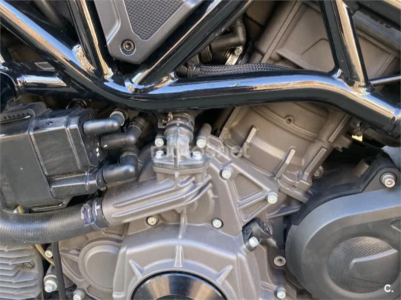 Indian FTR 1200 - Vista 6