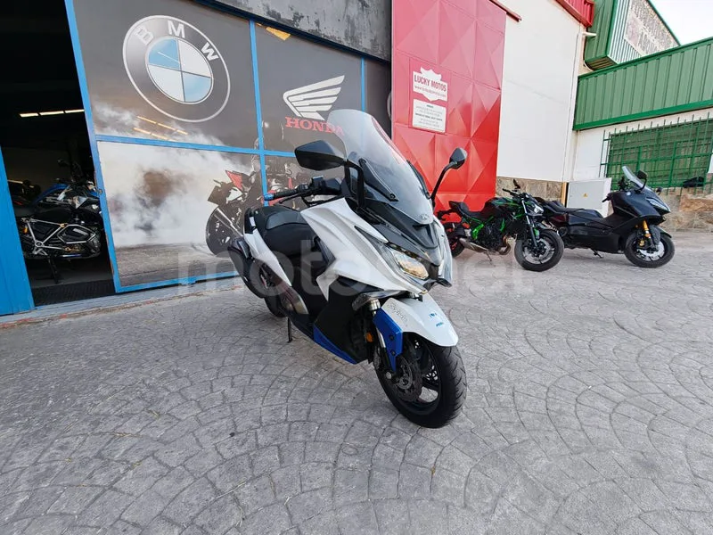 Kymco AK 550 - Vista 12