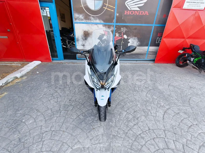 Kymco AK 550 - Vista 13