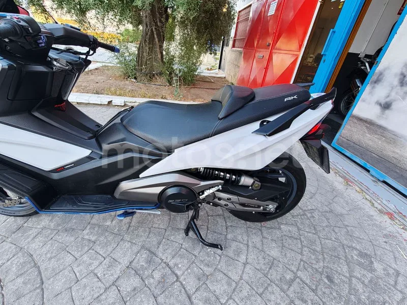 Kymco AK 550 - Vista 15