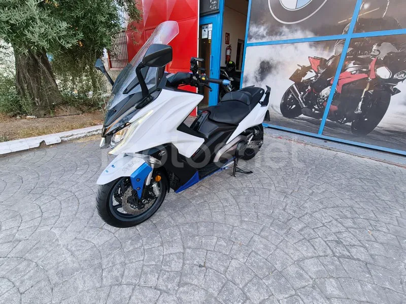 Kymco AK 550 - Vista 16