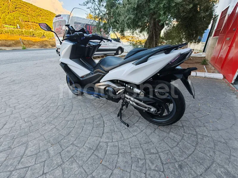 Kymco AK 550 - Vista 7