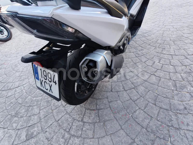 Kymco AK 550 - Vista 9
