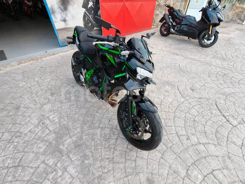 Kawasaki Z650 - Vista 12
