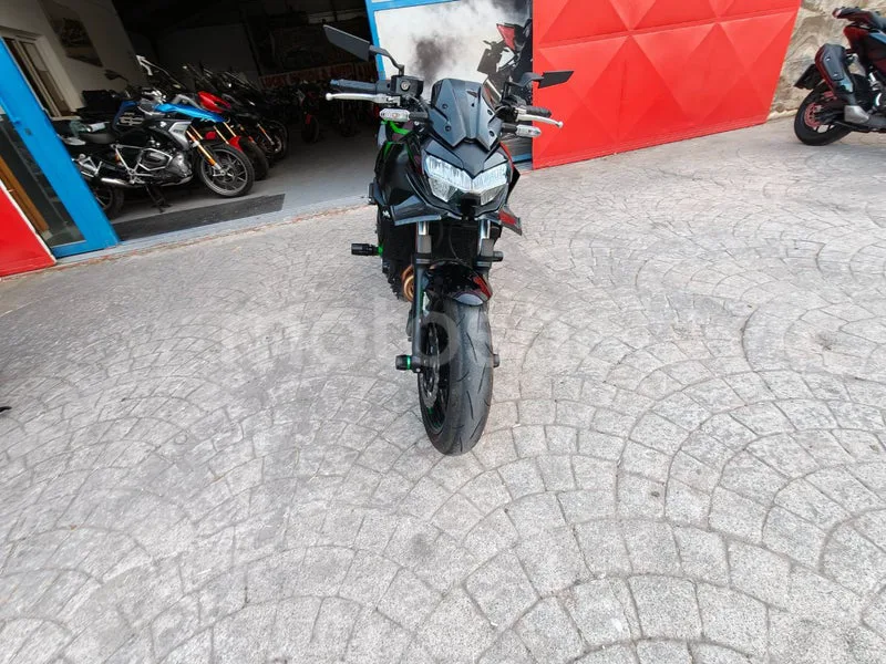 Kawasaki Z650 - Vista 13