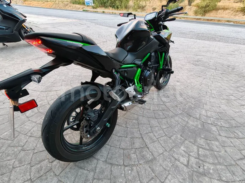 Kawasaki Z650 - Vista 18