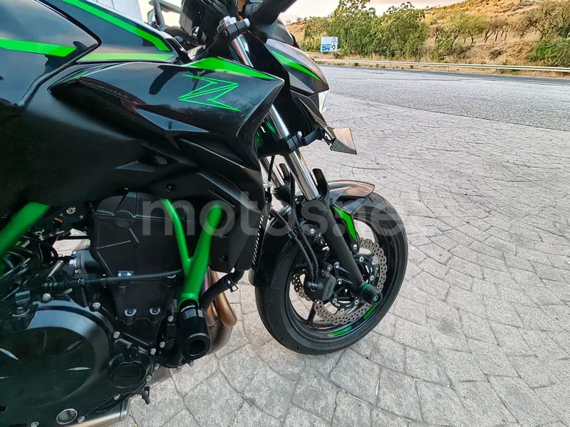 Kawasaki Z650 - Vista 20