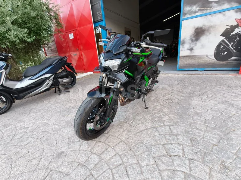 Kawasaki Z650 - Vista 3
